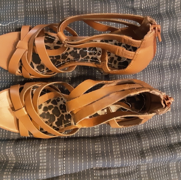 Jessica Simpson heels  002 - Picture 3 of 7